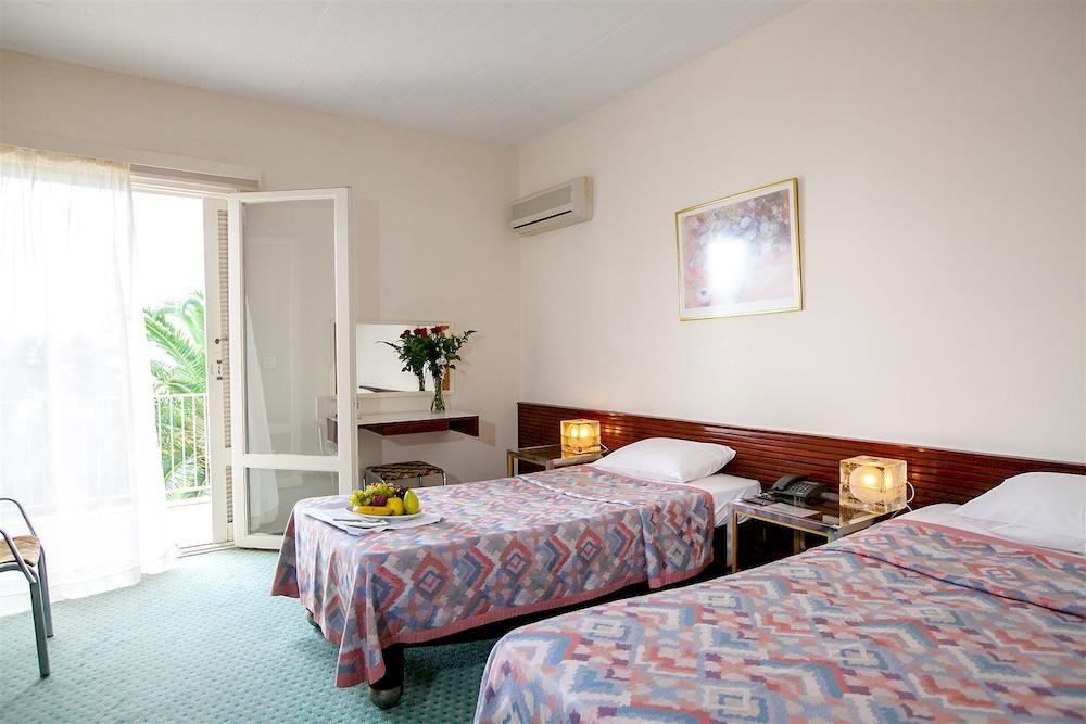 Hotel Theoxenia Anex Mesolóngion Esterno foto
